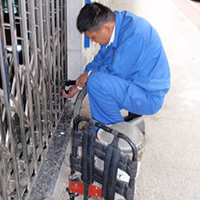 拉闸门清洁吸尘